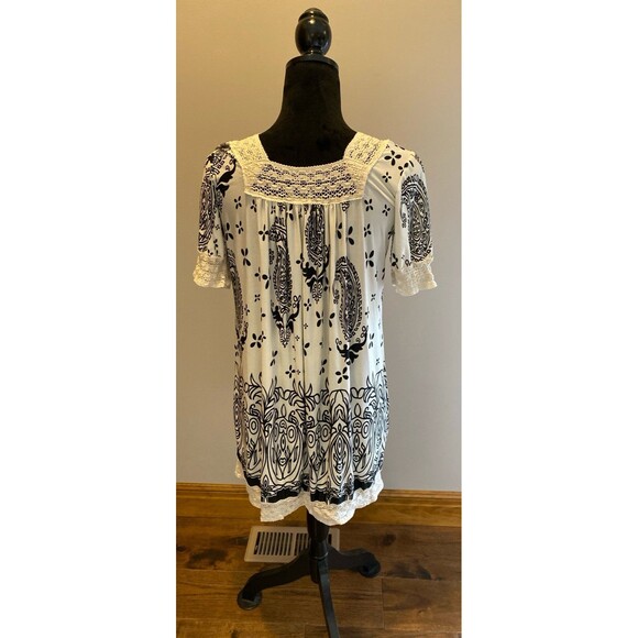 Christine Love Top Tunic Blouse Size Small Square Lace Neckline & Hem + Stretch - Picture 6 of 12